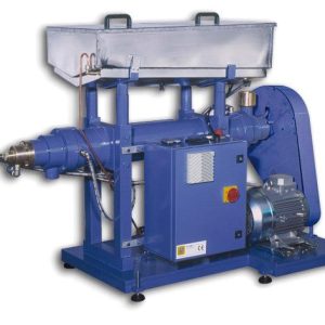 Machine for the production of fondant / sugar paste used for covering cakes
